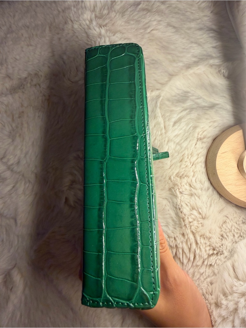 CHANEL Emerald Green Croc-Embossed Slim Vanity Bag with Gold Hardware - Picture 3 of 9